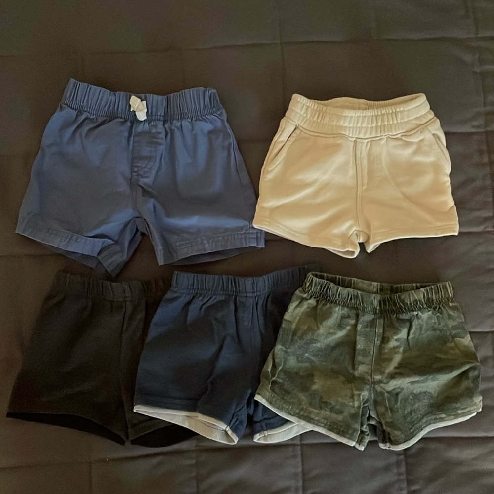 6-9 month shorts (1 Carter’s, 4 garanimals)